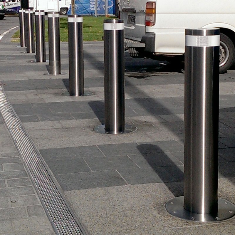 Heavy Duty Retractable Bollards